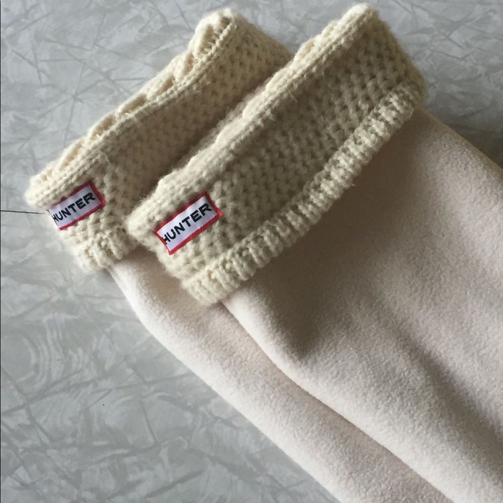 Hunter Cable-knit boot socks in cream